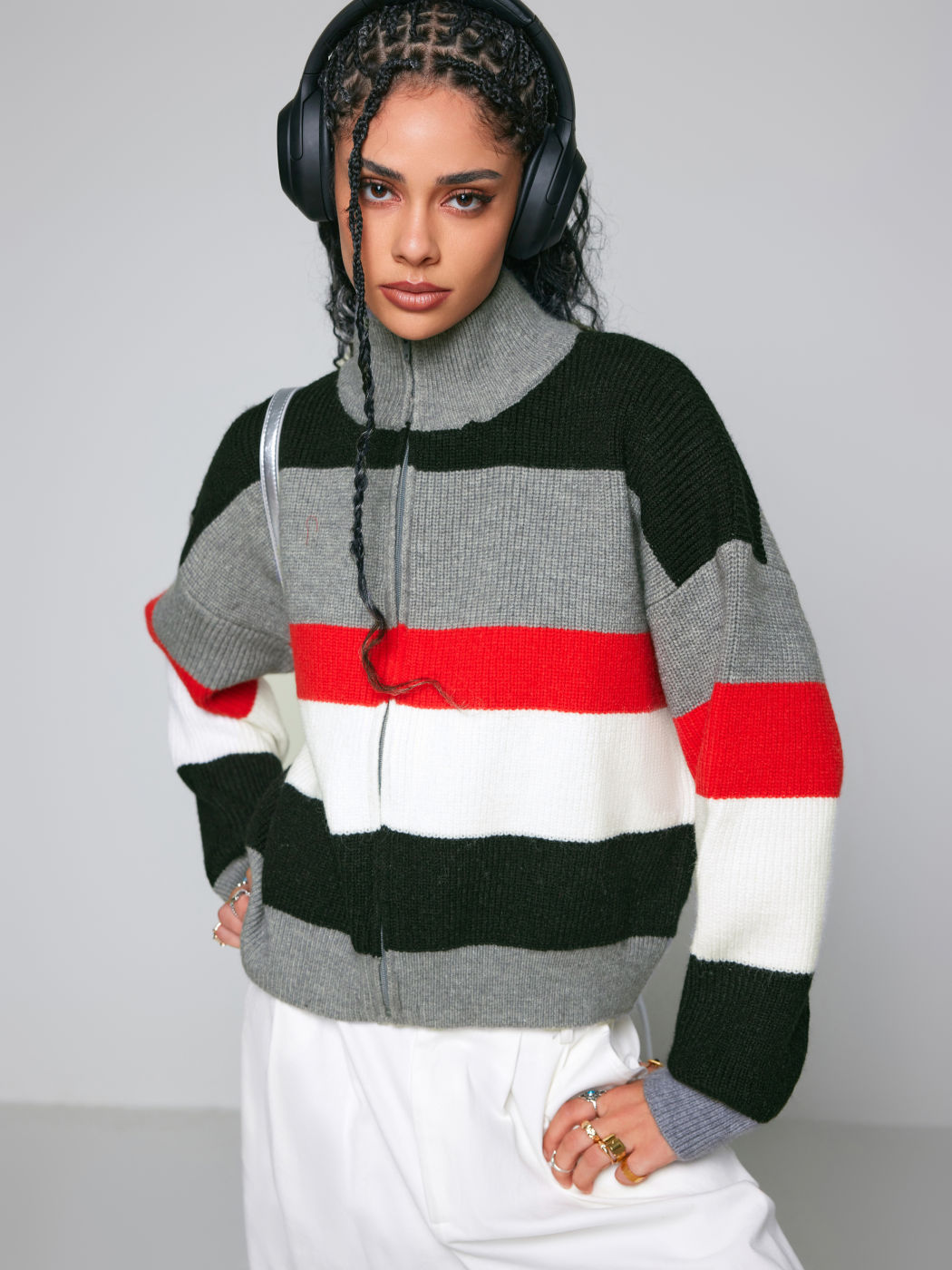 Cardigan con colletto in piedi e cerniera a righe