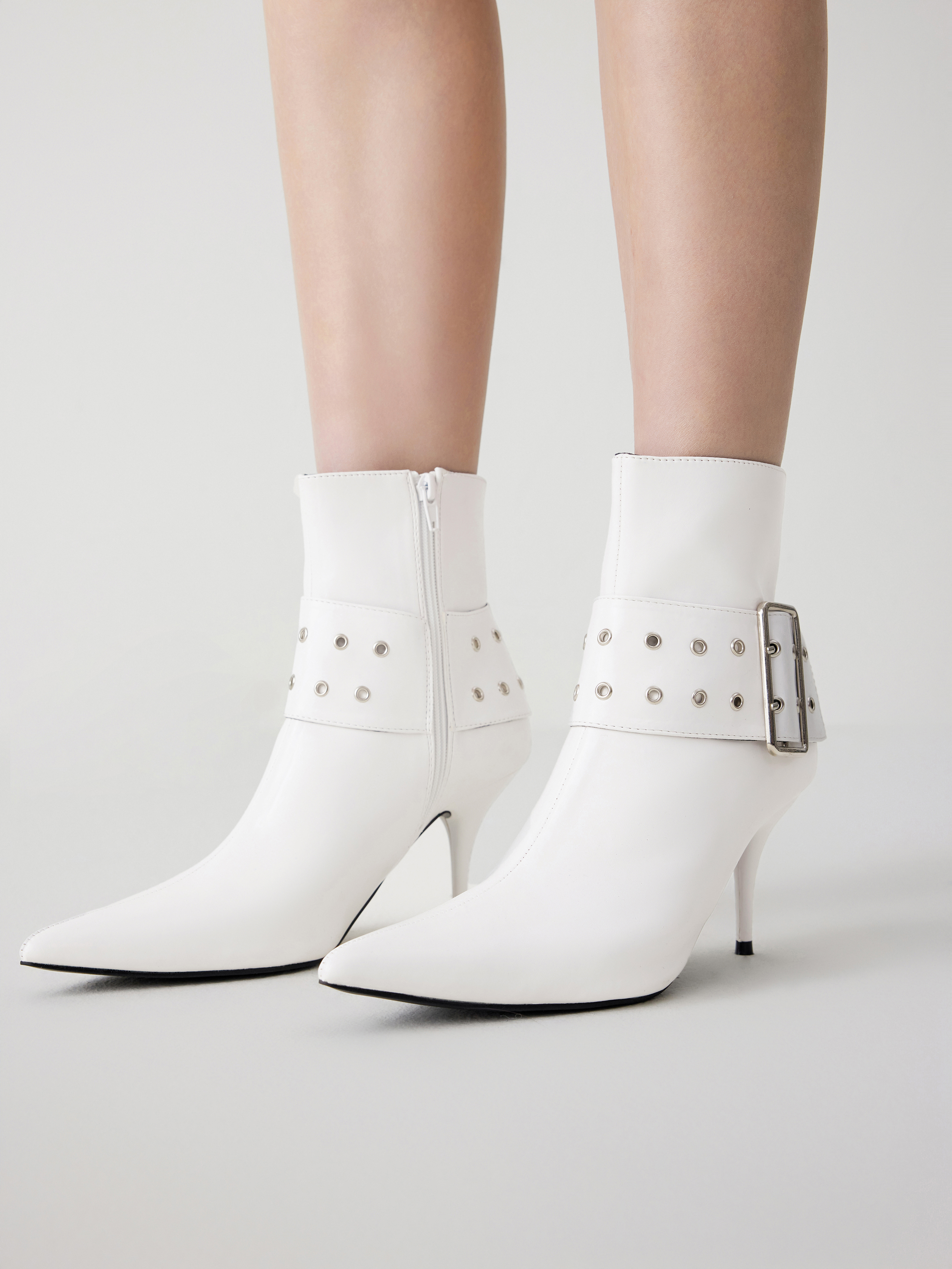 White boots outlet kitten heel