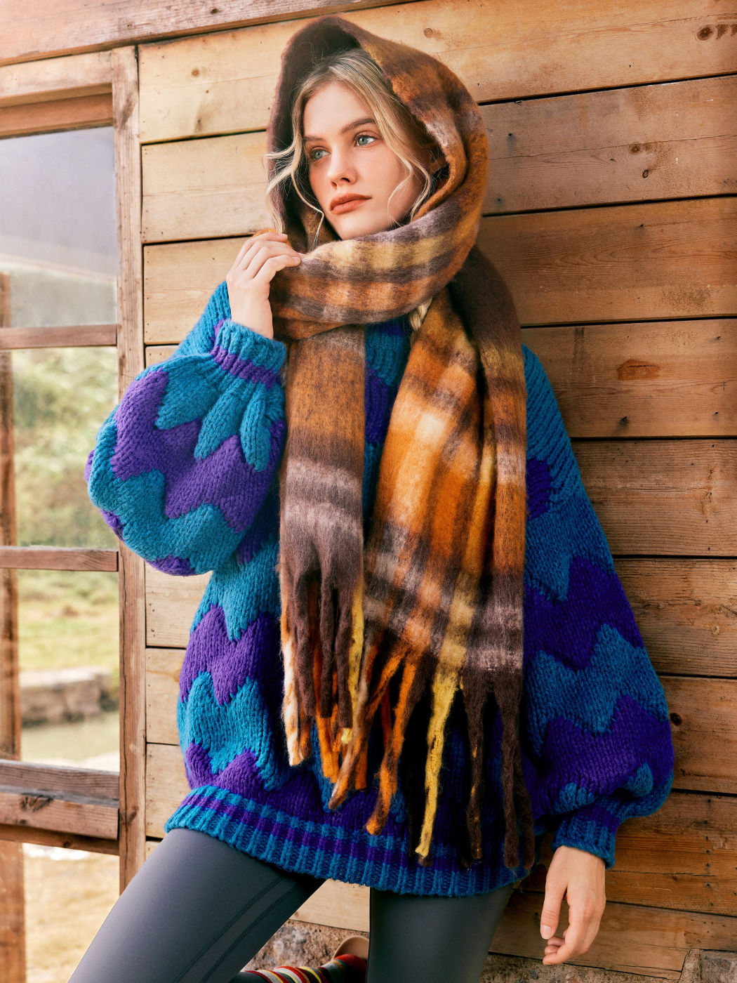  Gestrickter Rundhals-Chevron-Pullover