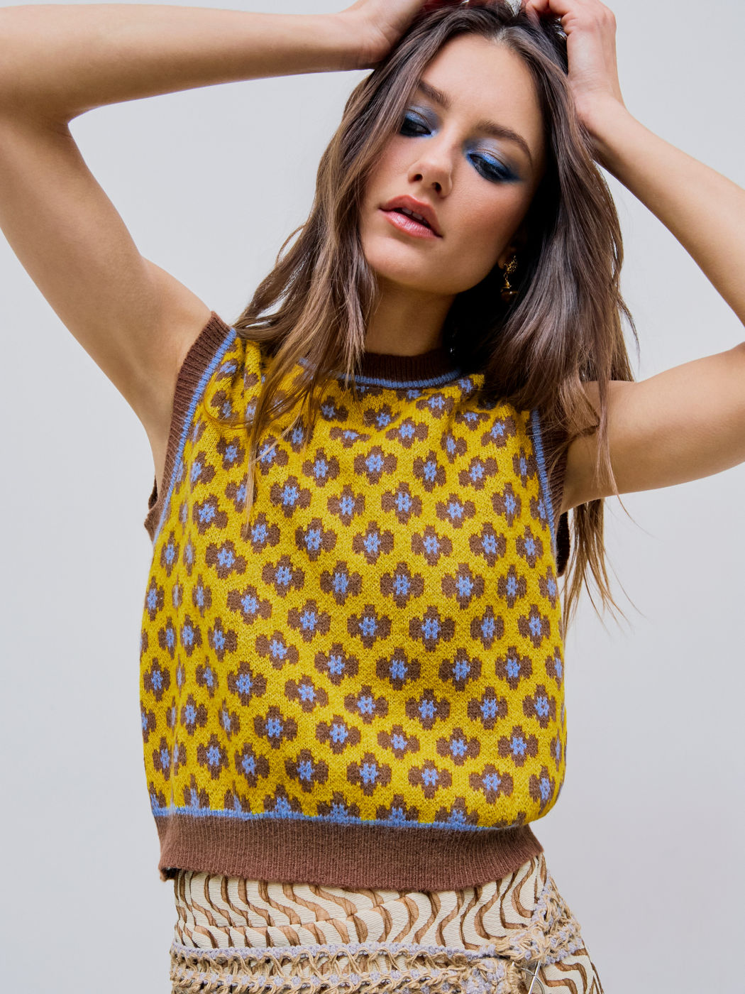 Geometric Contrasting Binding Knitted Crop Vest