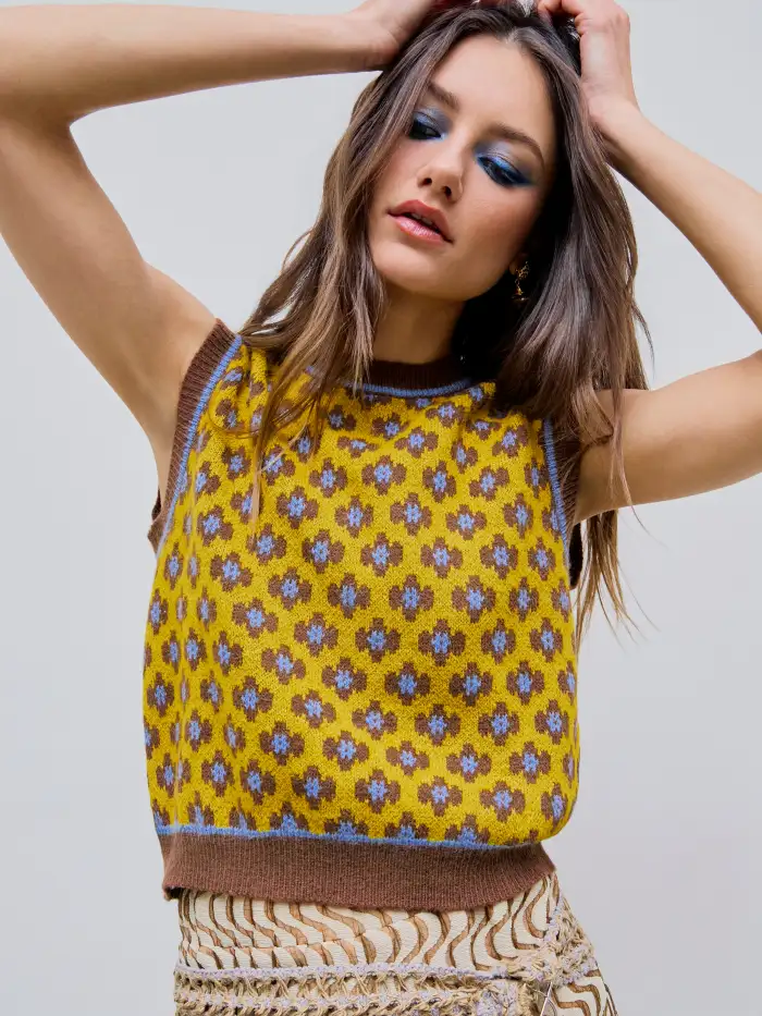 Knit Wool-blend Round Neckline Pear Graphic Vest