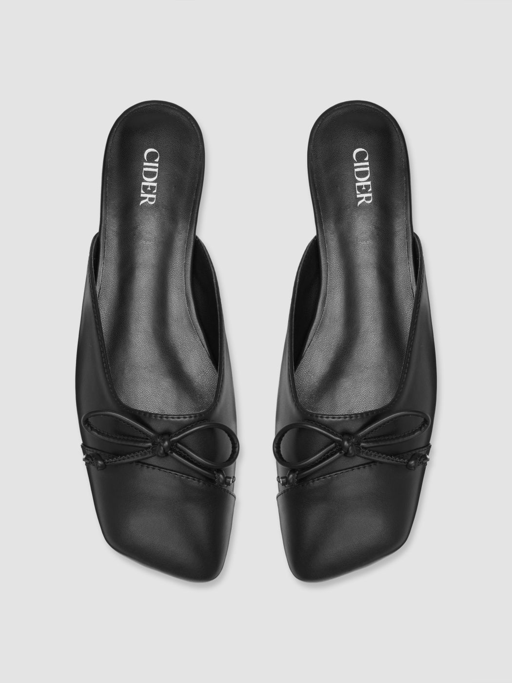 Flache Schuhe mit Quadratischer Spitze und Schleifendekor
