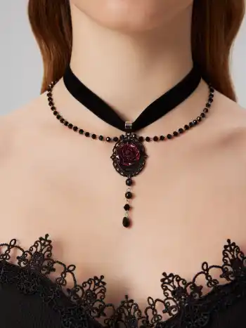 Halskette mit gotischem Rosen-Design