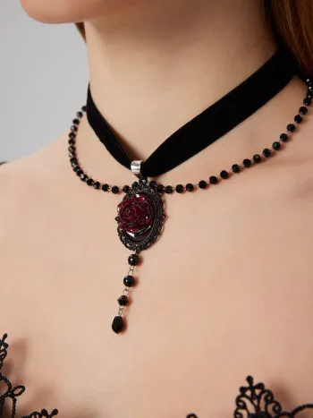 Halskette mit gotischem Rosen-Design