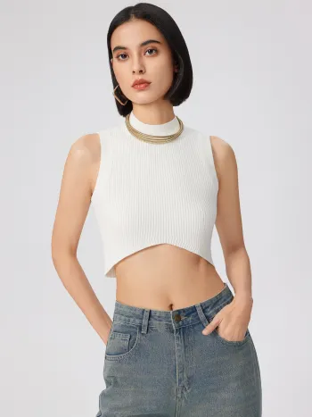  Einfarbiger Strick-Crop-Top mit Stehkragen