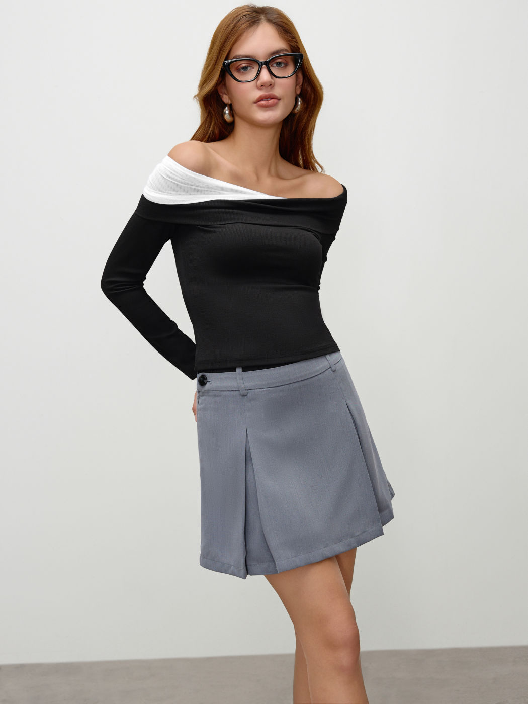 Top a maniche lunghe in mesh patchy off-shoulder solido