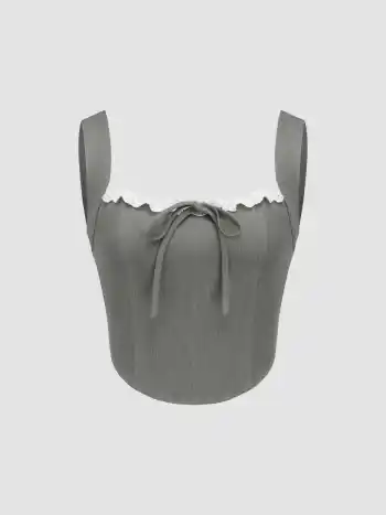 Top court solide froncé noué en dentelle contrastante à col carré
