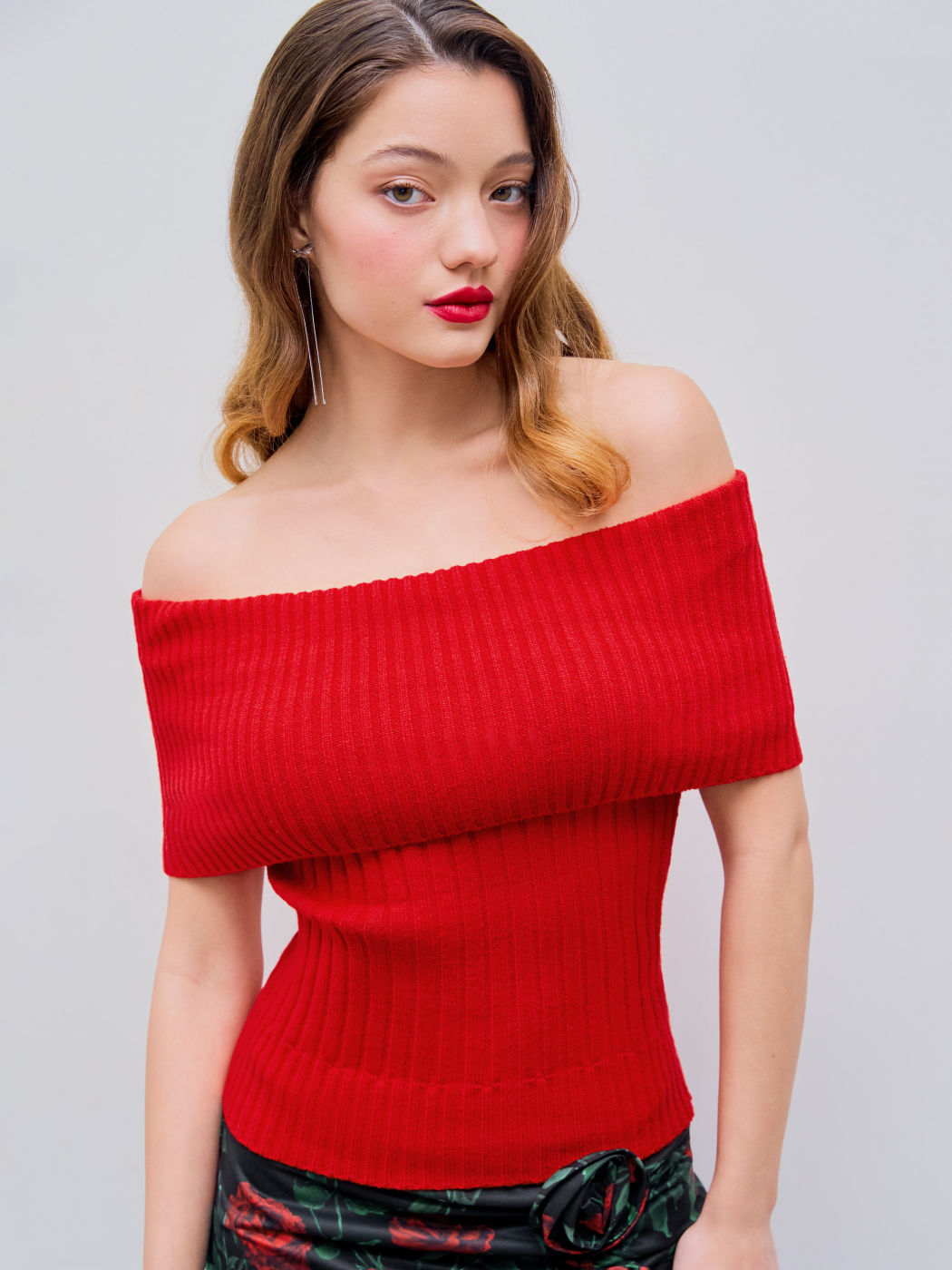Off-shoulder Solid Knitted Top