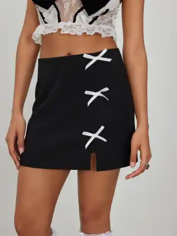  Mid-Rise Einfarbiger Skort mit Schleife