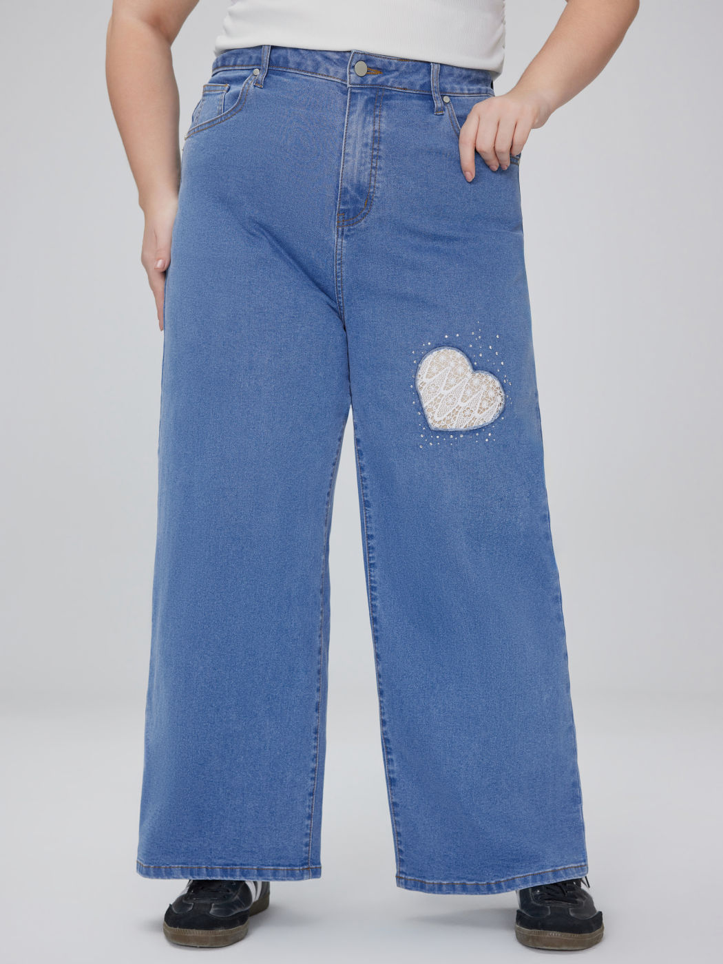 Stretch-Denim Mittelbund-Herz-Breitbein-Jeans Kurve & Plus