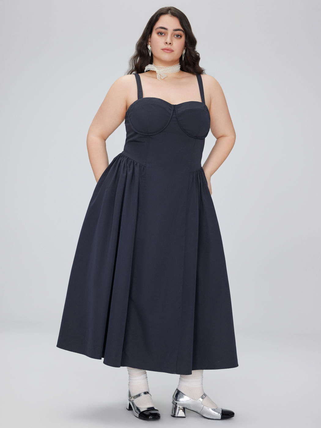 Maxi abito con orlo arricciato e tasca Curve & More