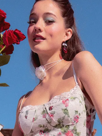Halskette mit Rosen-Dekor