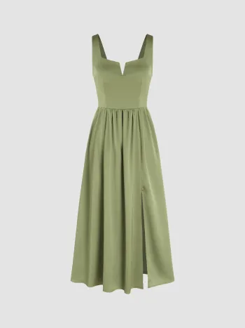 Gewebtes Midi-Kleid mit eckigem Ausschnitt und Rüschenschlitz