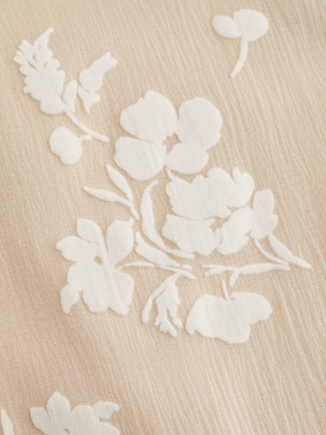 Süßer Blumenstick-Knoten-Mini-Kleid