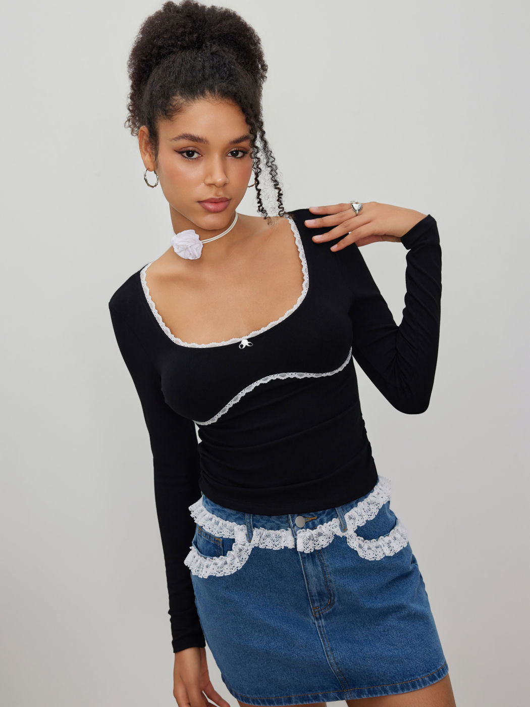 U-neck Solid Contrasting Binding Long Sleeve Top