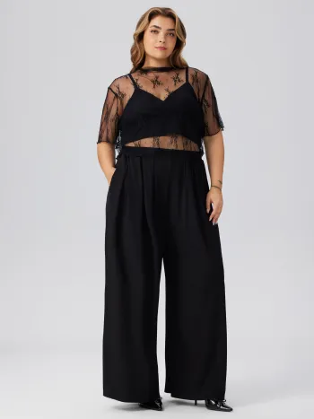 3-teiliges Set mit Stehkragen-Spitzentop & einfarbigem Cami-Top & Hose mit mittlerer Leibhöhe Kurve & Plus