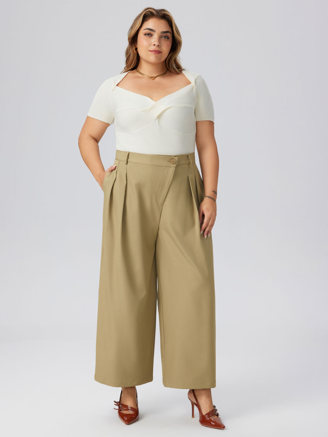 Mid Waist Solid Asymmetrical Pleated Pocket Wide Leg Trousers Curve & Plus