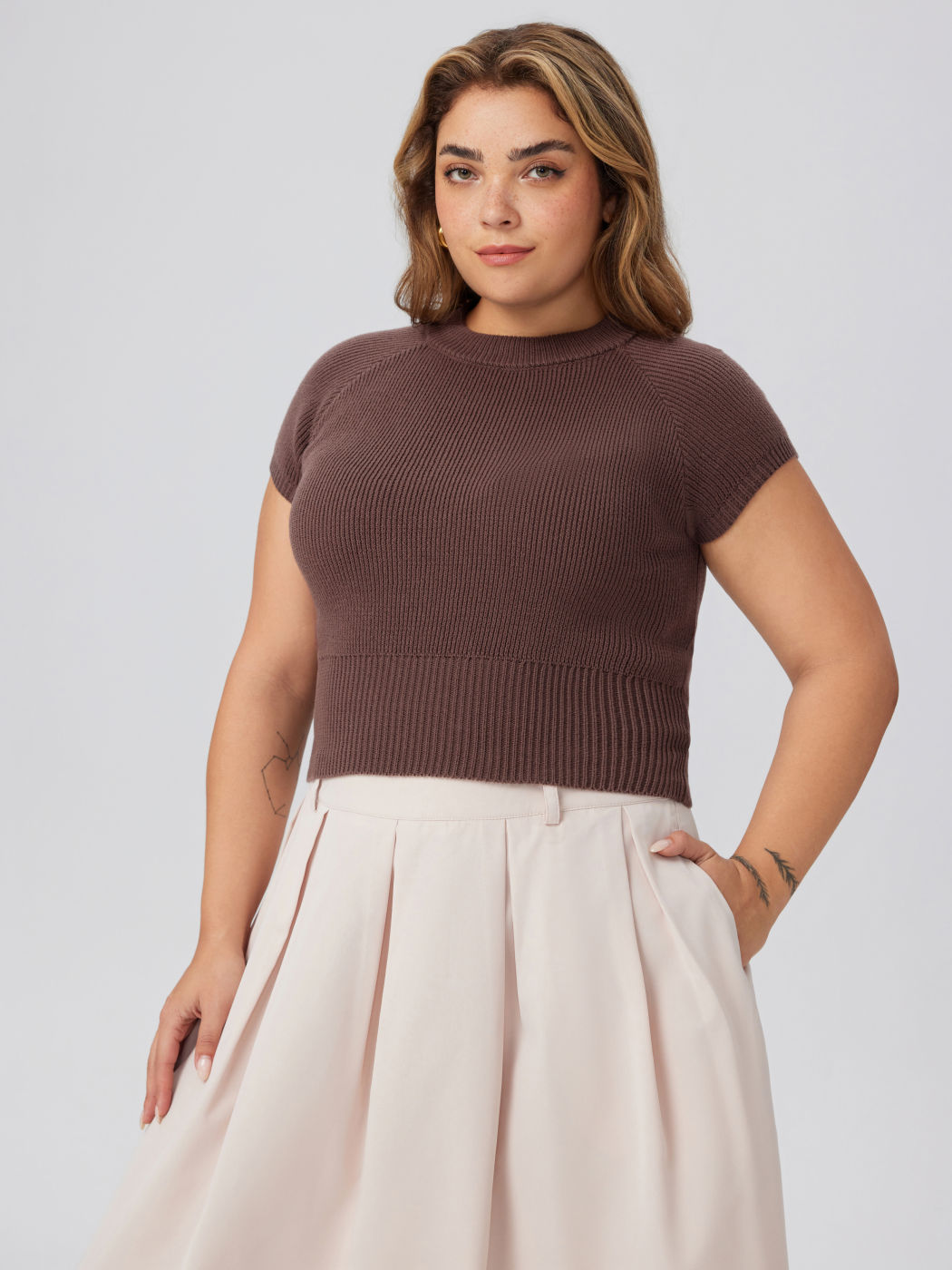 Round Neck Solid Knitted Short Sleeve Top Curve & Plus