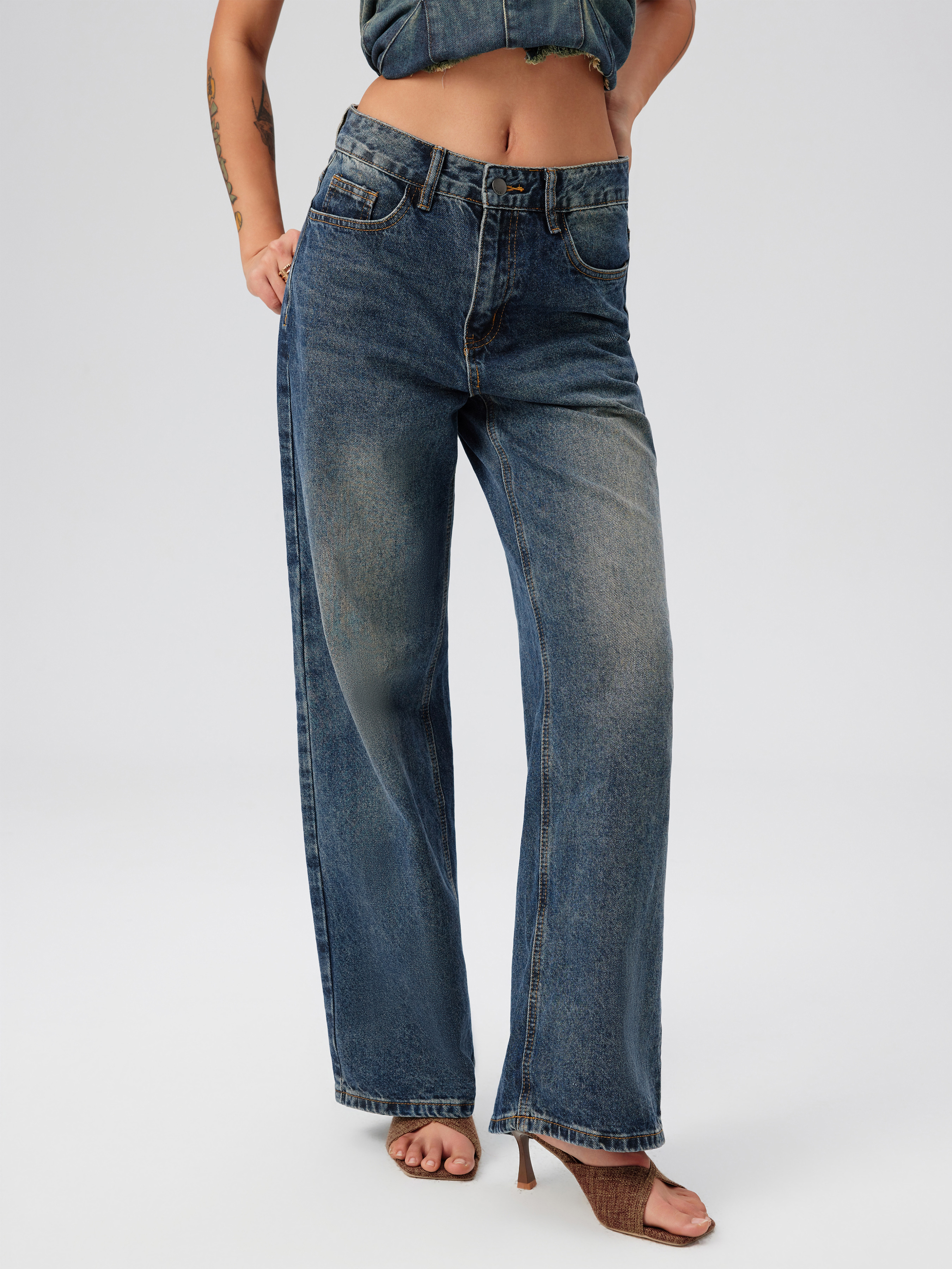 Middle Waist Solid Button Straight Leg Jeans - Cider