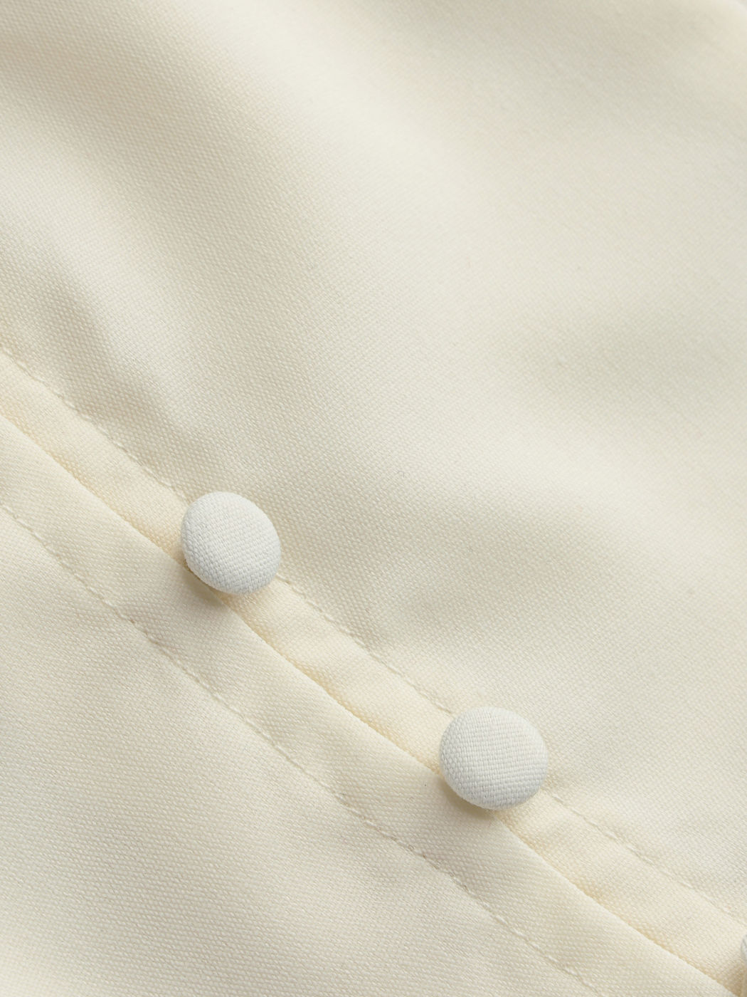 Schulterfreie Bluse mit Rüschenbesatz und langen Ärmeln