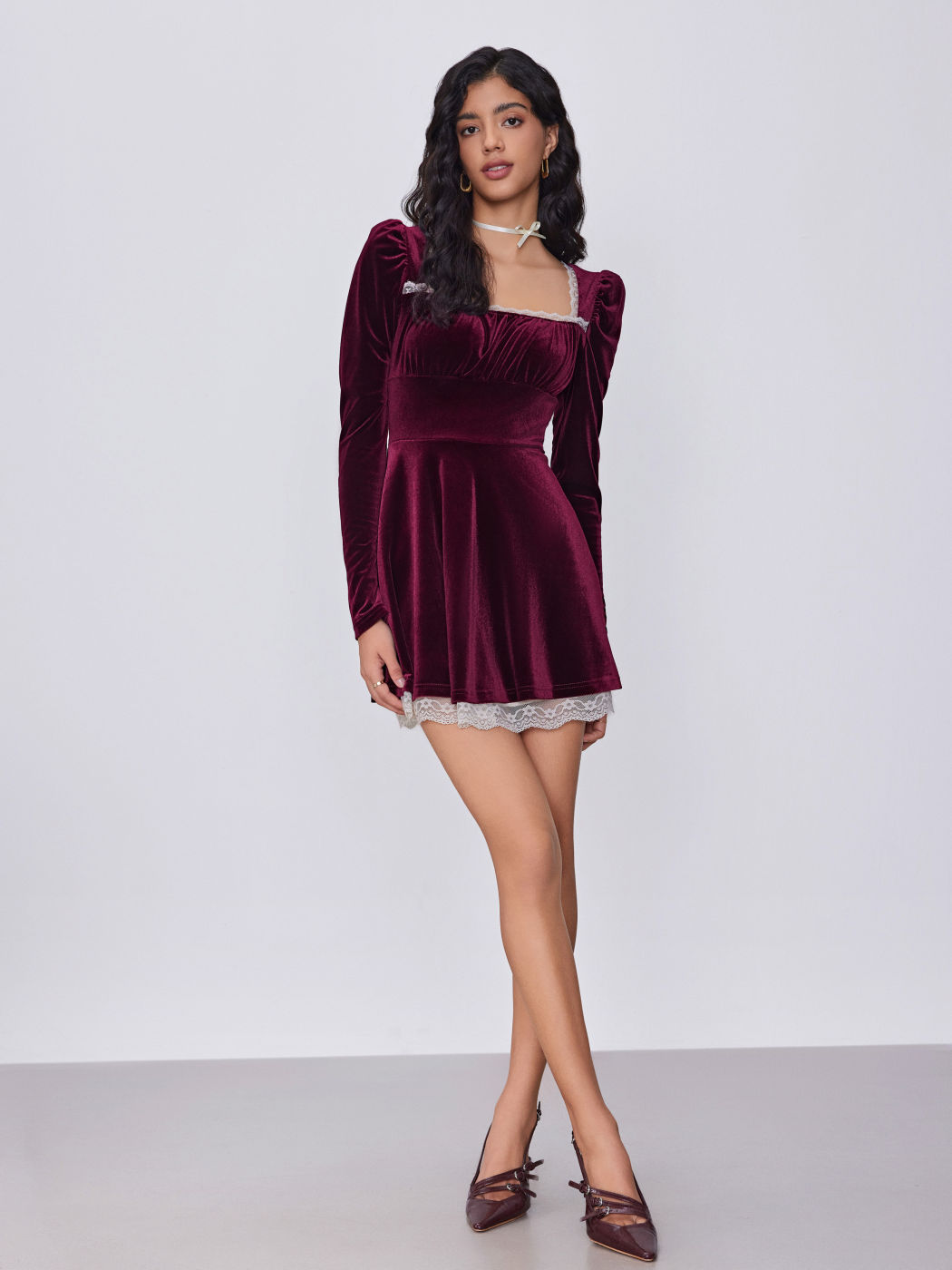  Samt Spitzenbesatz Rüschen Minikleid