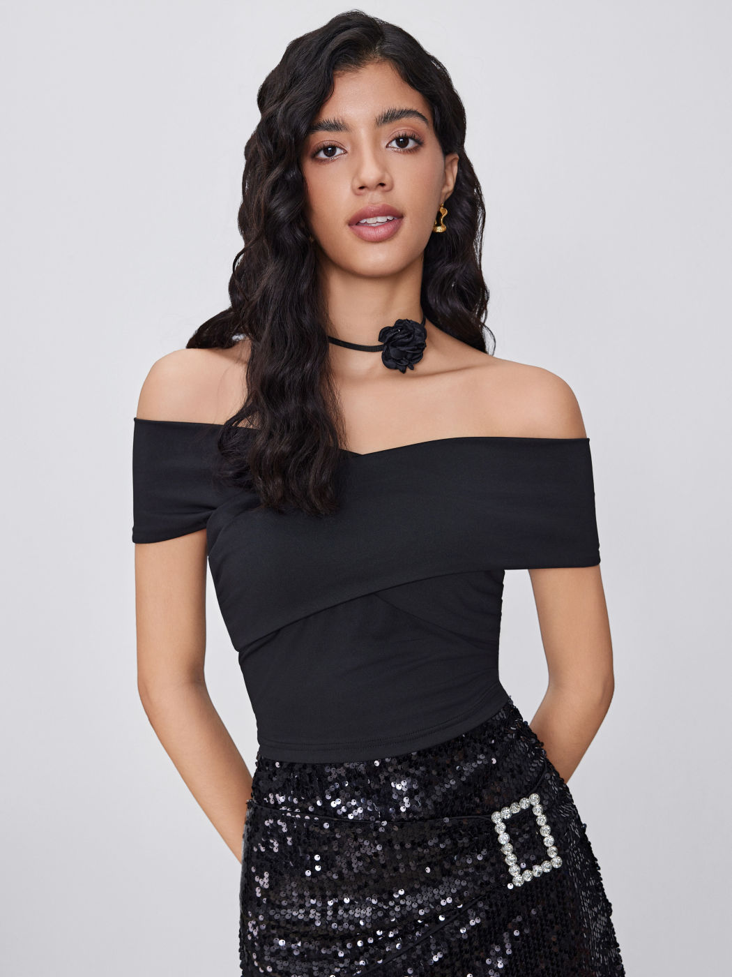 Schulterfreies Crop-Top mit Rüschen