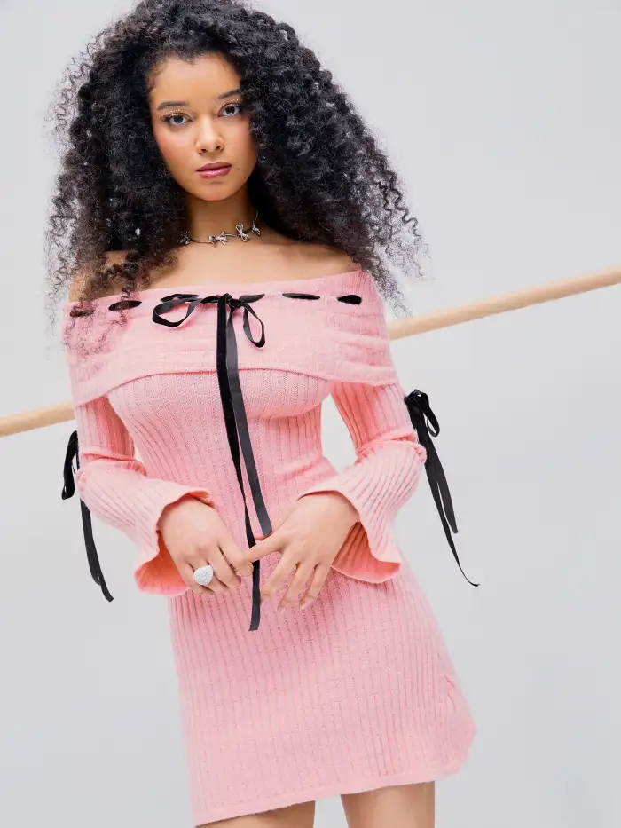 Knit Round Neckline Hollow Out Long Sleeve Crop Top