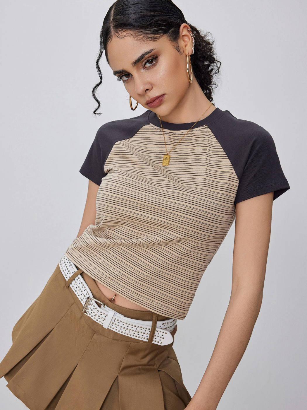 Round Neckline Striped Short Raglan Sleeve Tee