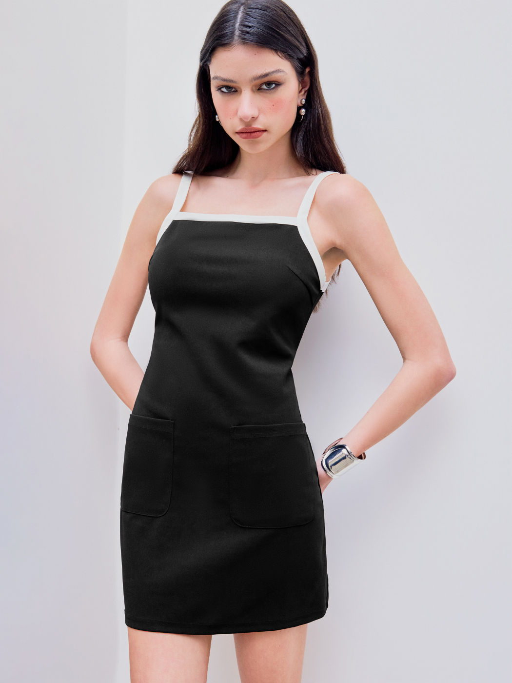 Mini abito in tessuto con rilegatura a contrasto