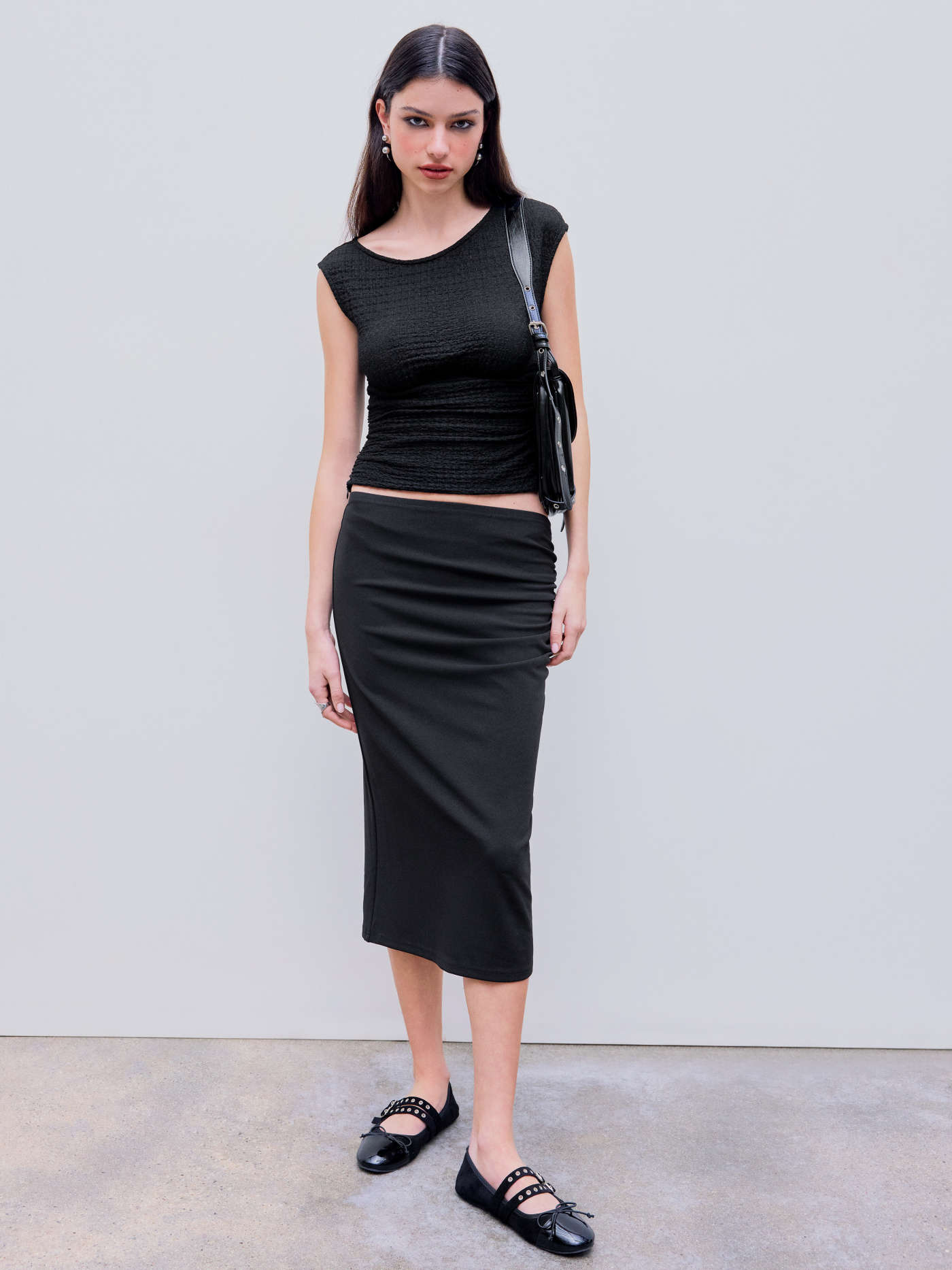 Office Siren Woven Woven Mid Rise Solid Ruched Midi Pencil Skirt For Daily Casual Coffee Shop