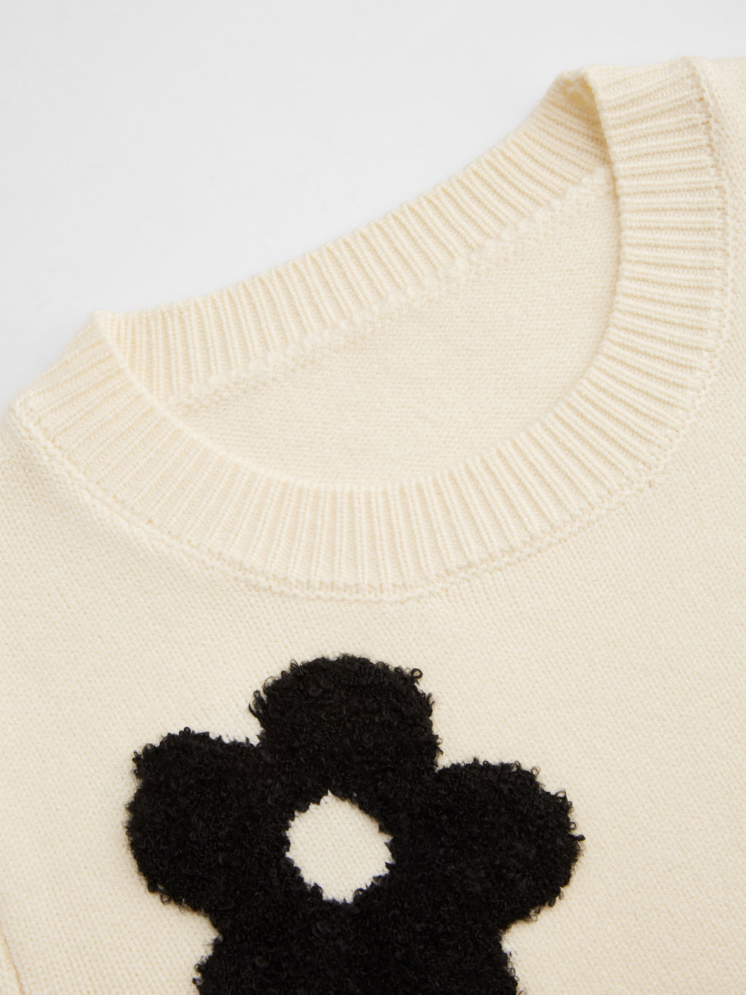 Knit Round Neckline Floral Short Sleeve Top