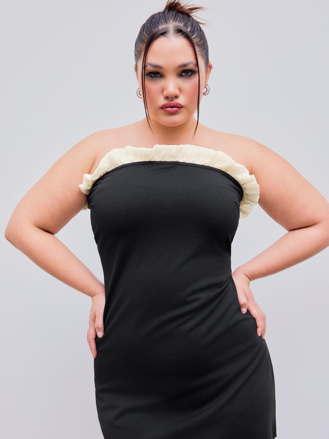 Abito midi a tubo con arricciatura a contrasto Curve & Plus