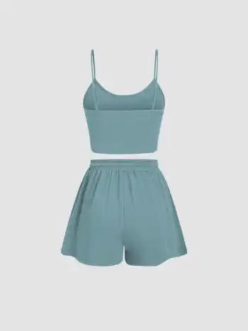 Top corto con scollo a U e pantaloncini a gamba larga con coulisse