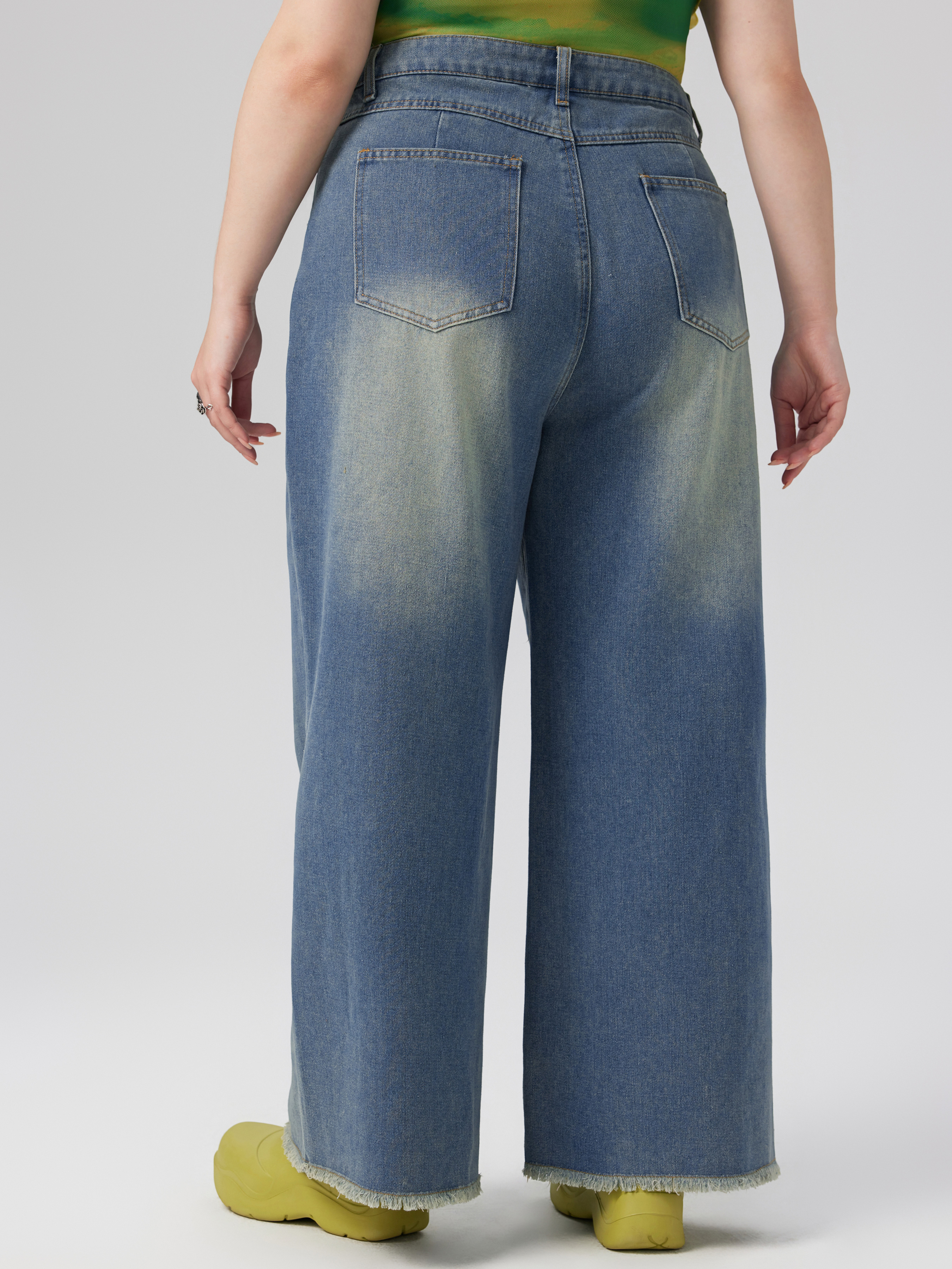 Mid Rise Washed Button Wide Leg Jeans Curve & Plus