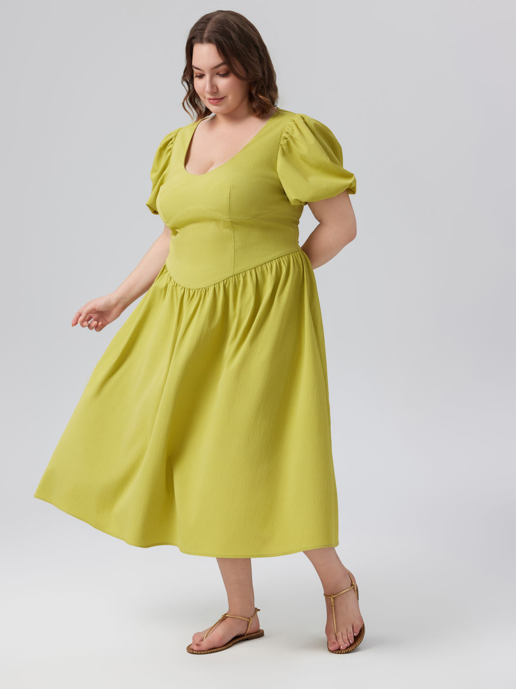 Vestito midi con volant e scollo a U in tessuto Curve & Plus