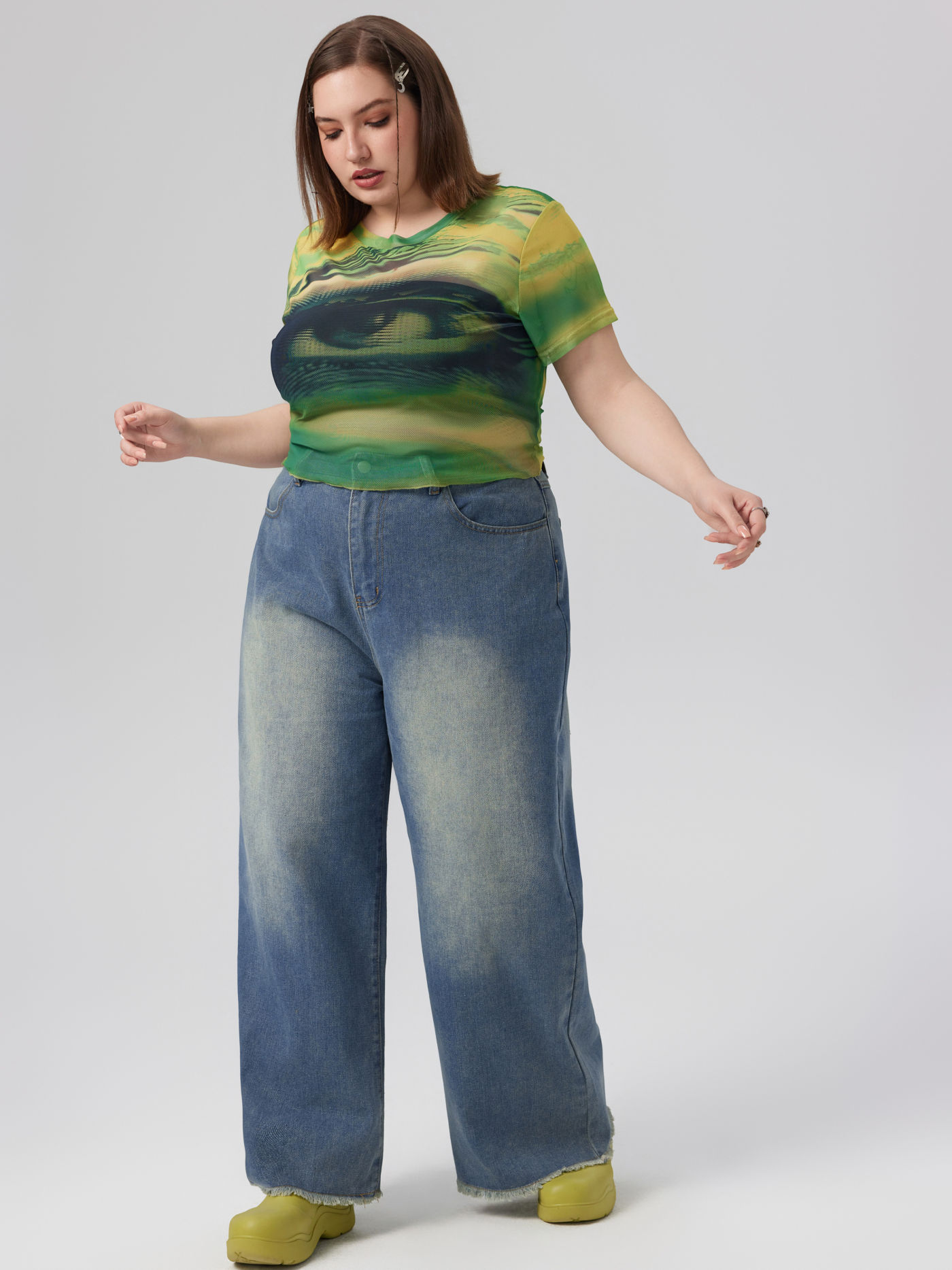 Mid Rise Washed Button Wide Leg Jeans Curve & Plus