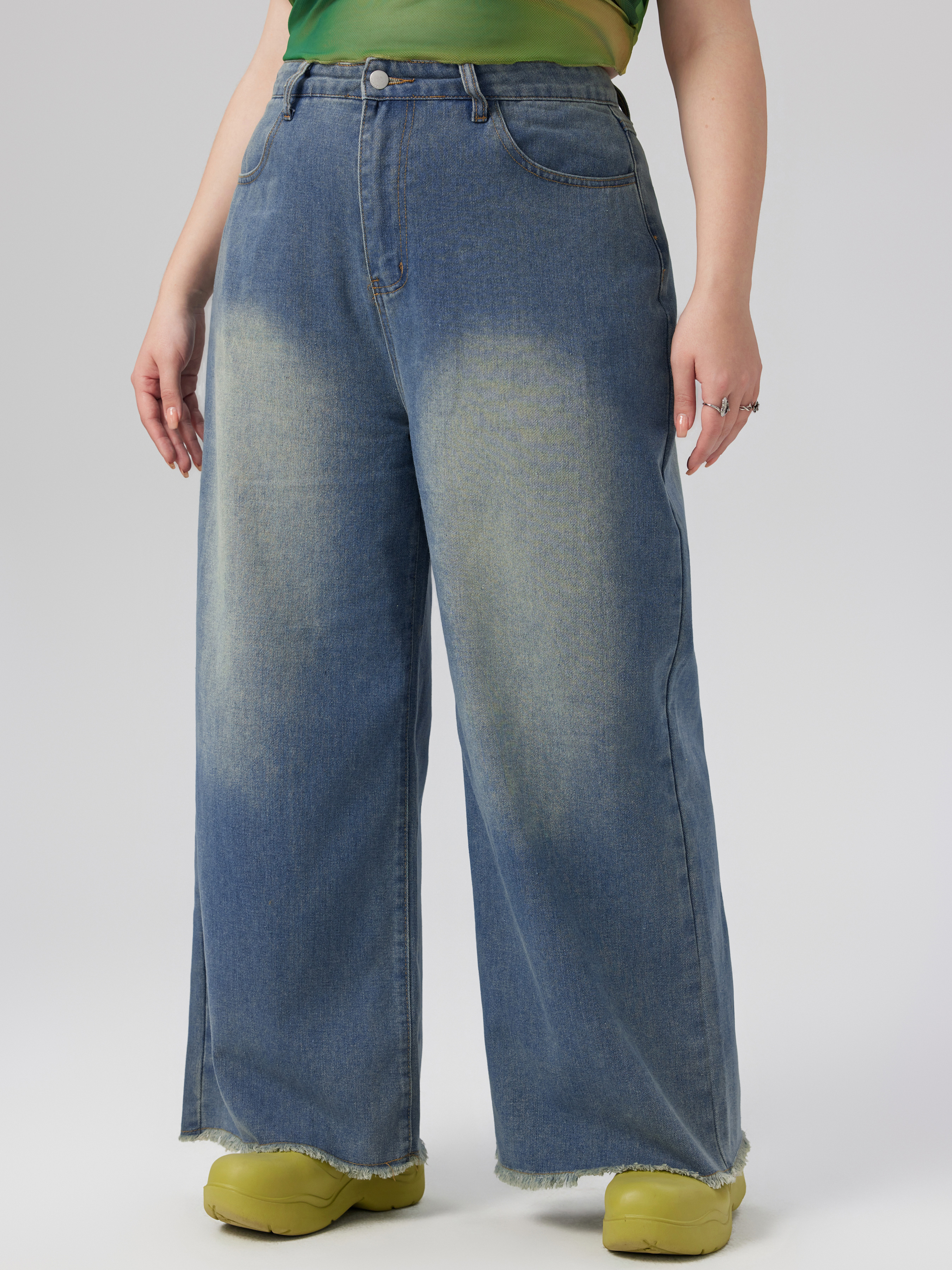 Mid Rise Washed Button Wide Leg Jeans Curve & Plus
