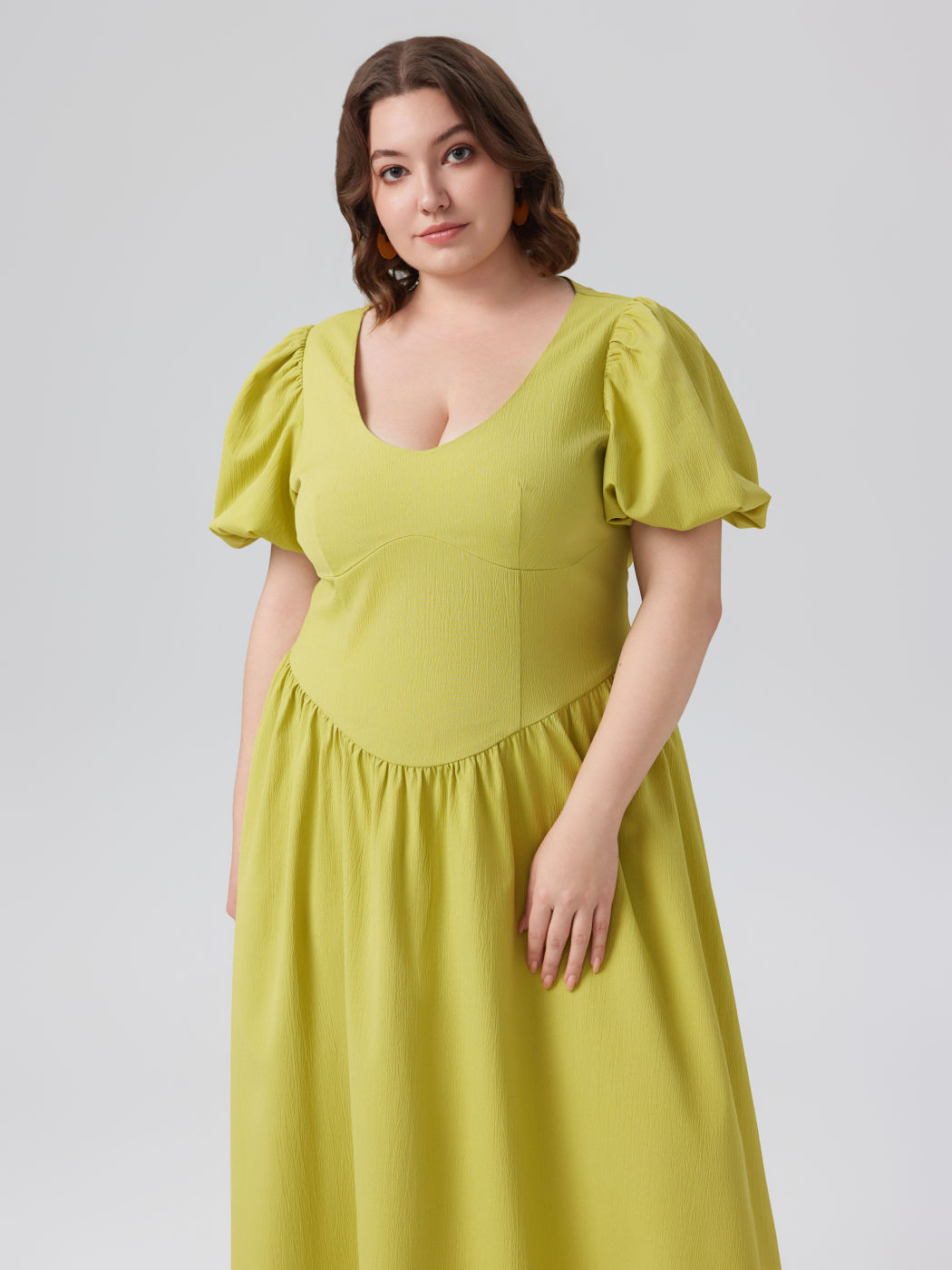 Vestito midi con volant e scollo a U in tessuto Curve & Plus