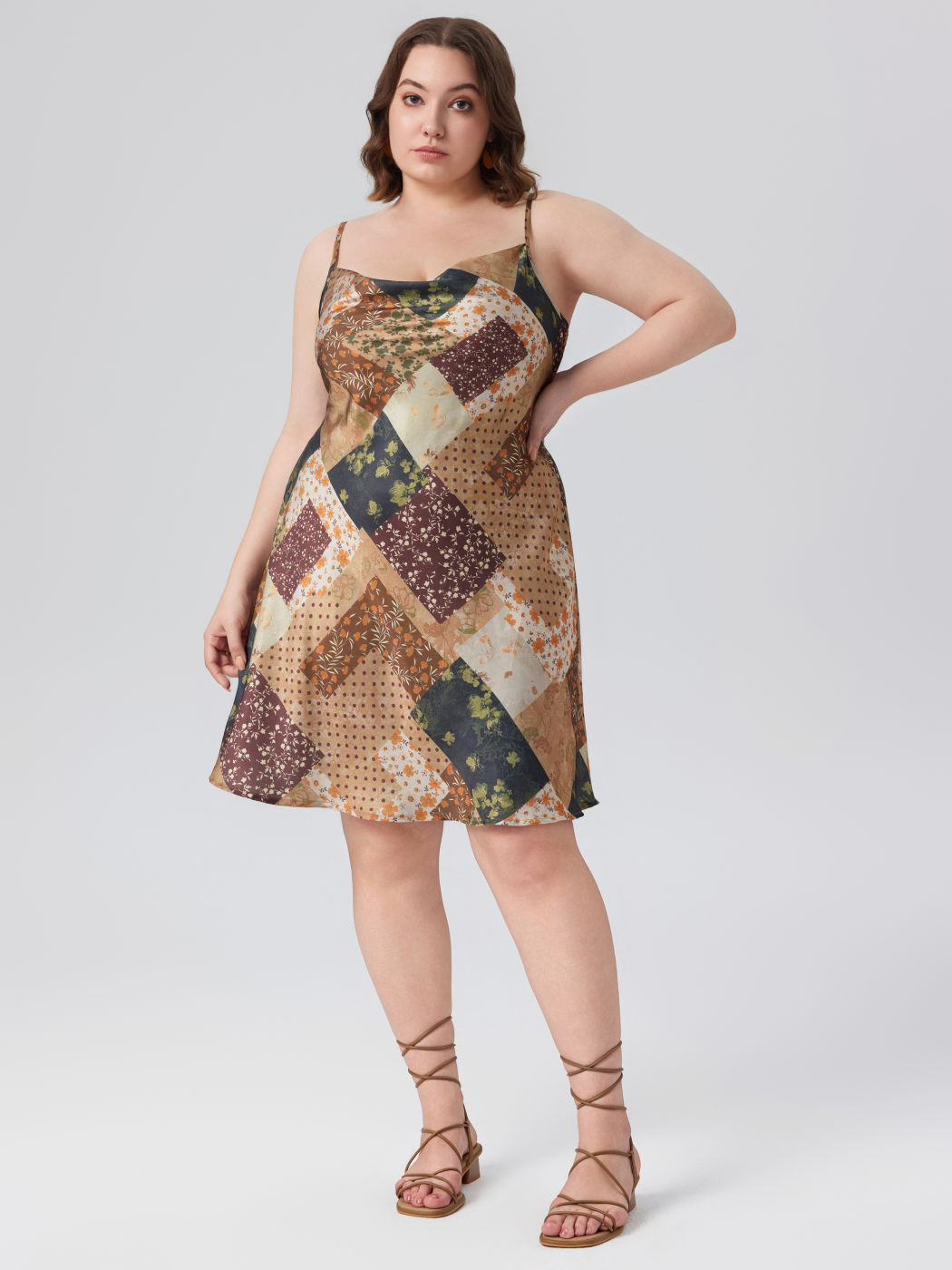 Raso floreale Colorblock Patchy Mini Dress Curve & Plus
