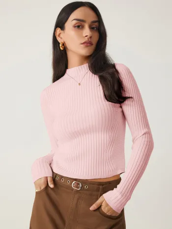 Top a maniche lunghe in maglia a coste con scollo in piedi