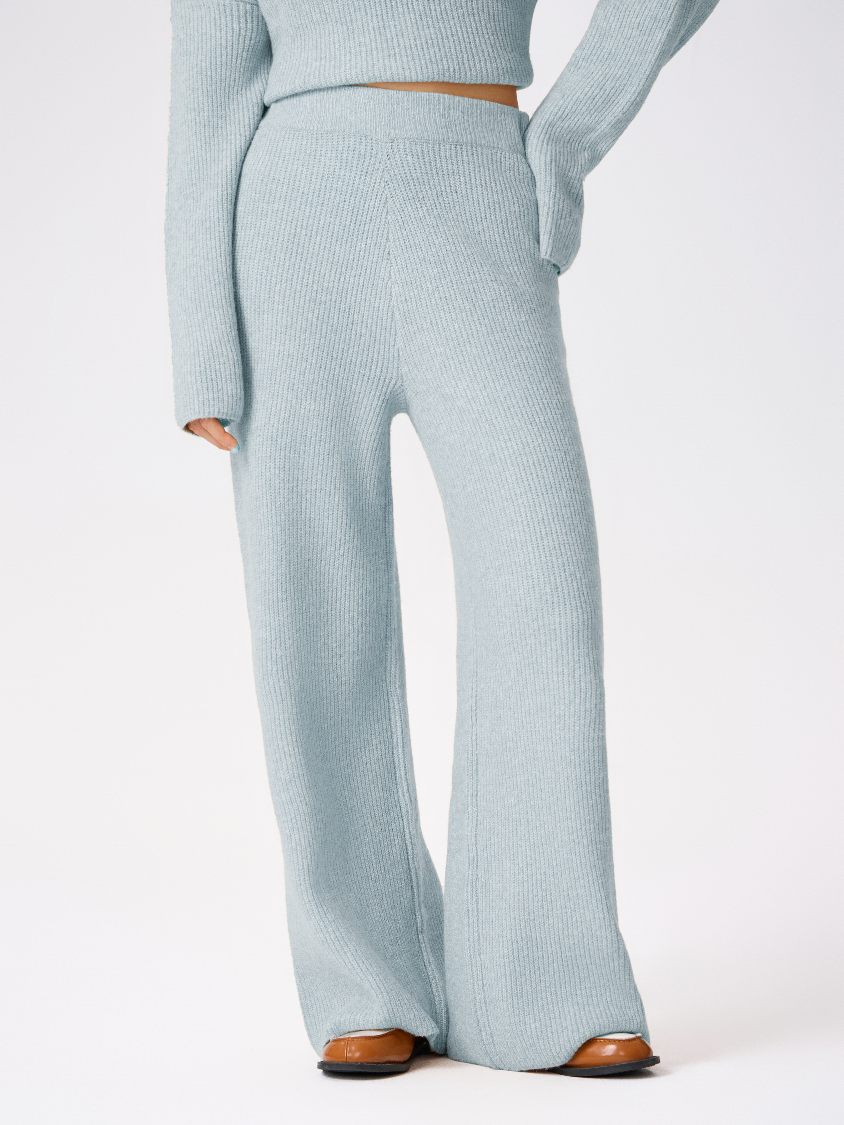 【SATIIIZ】contz stitch nylon pants Pinstriped Stretch Slit Pants Stripe | NA-KD