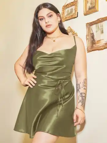 Satin Cowl Neck Cami Minikleid Kurve & Plus