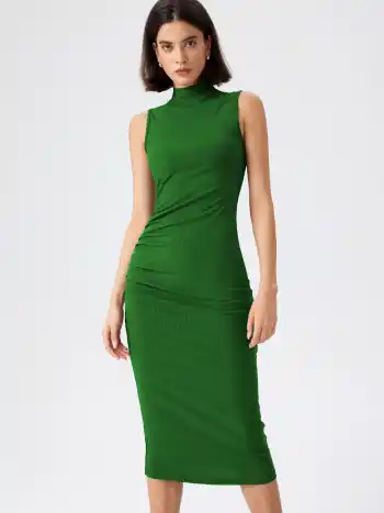 Hochkragiges, geruchertes Midikleid