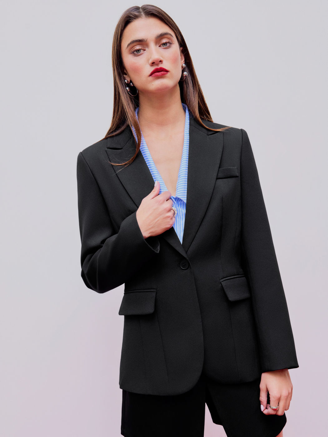V-neck Pocket Solid Blazer