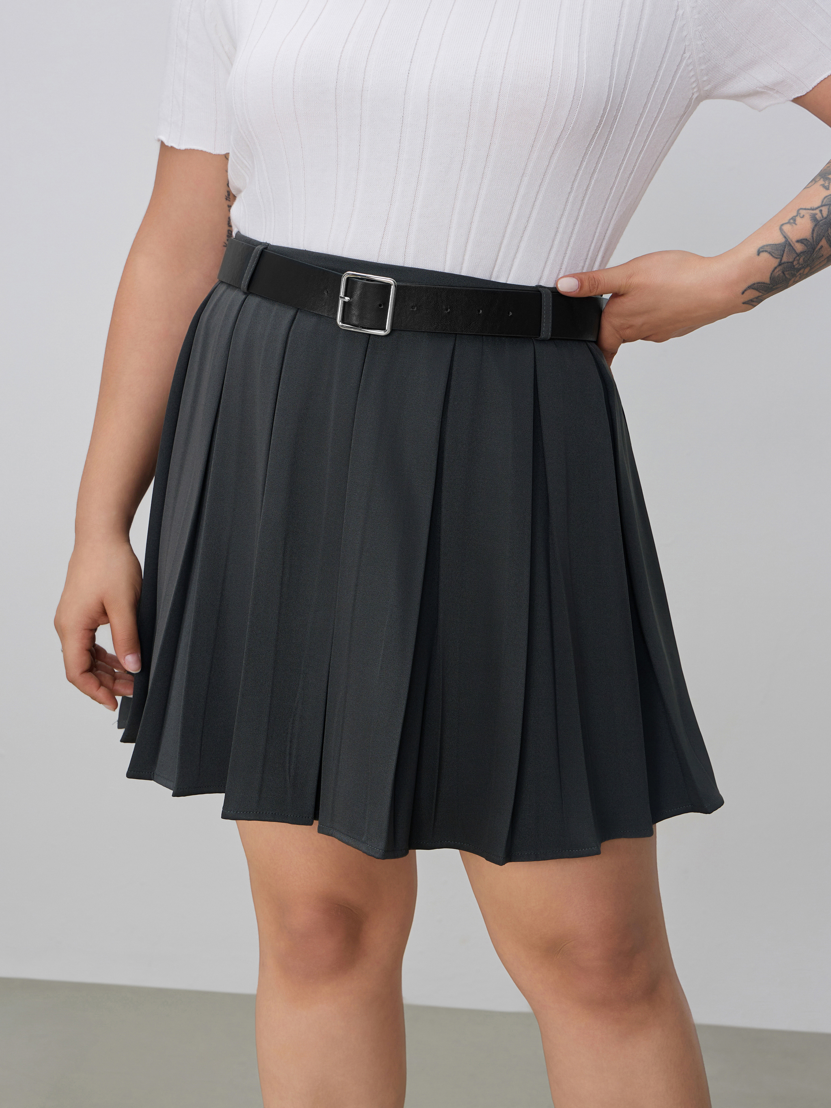 Curve & Plus Middle Waist Pleated Mini Skirt With Belt For School 