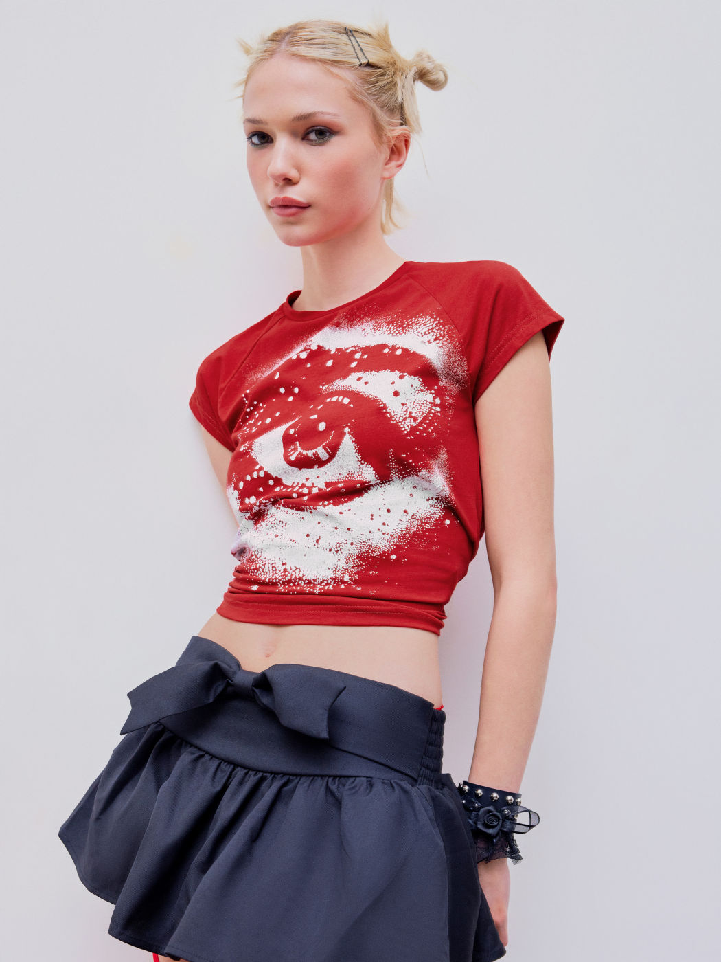 Round Neckline Eye Graphic Short Sleeve Tee