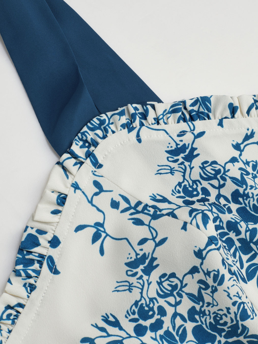 Blumiges, geknotetes Midi-Kleid mit Schlitz Kurve & Plus