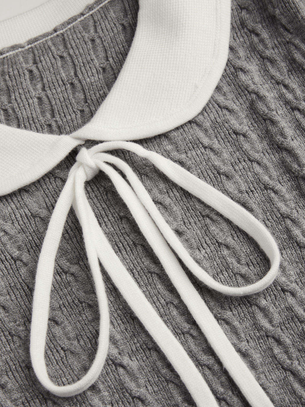 Strick-Polo mit kontrastierendem Bund und Knoten - Kurzärmliges Oberteil