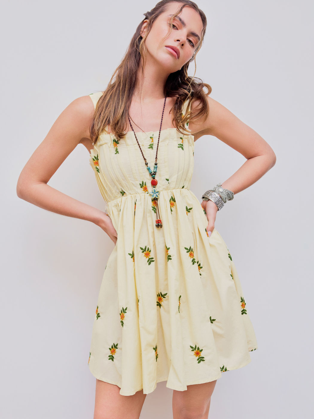  Blumenstickerei Salatbesatz Rüschen Minikleid