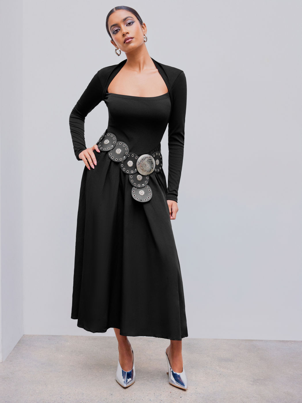 Maxi abito asimmetrico senza schienale con collo solido